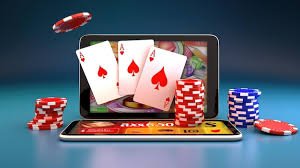 Pemain muda menikmati hiburan sepak bola di perangkat mobile